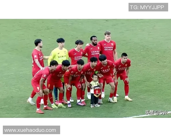 重庆足球明星赛盛况直播全程回顾精彩瞬间不容错过 重庆足球明星赛盛况直播全程回顾精彩瞬间不容错过